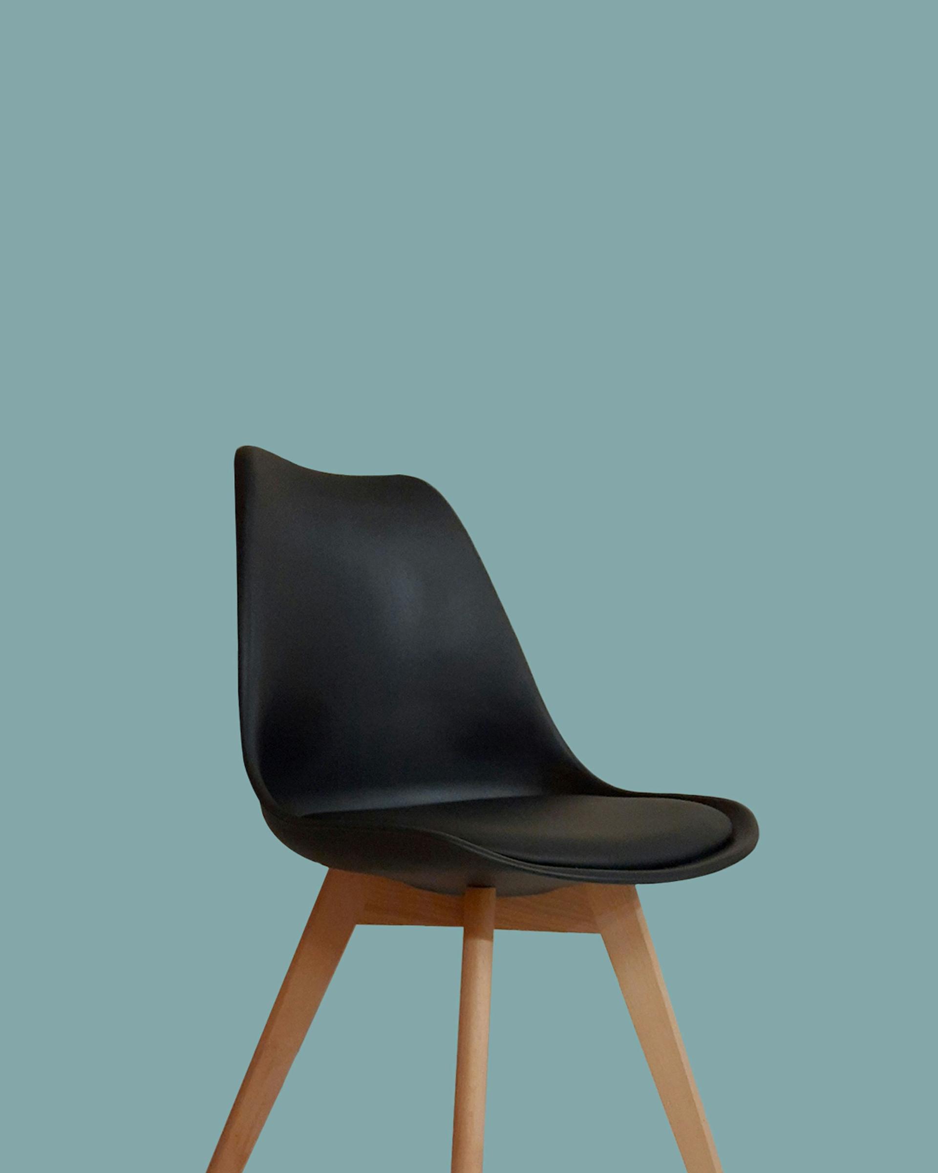 Modern Comfort Meets Timeless Charm: Chair with Wooden Legs